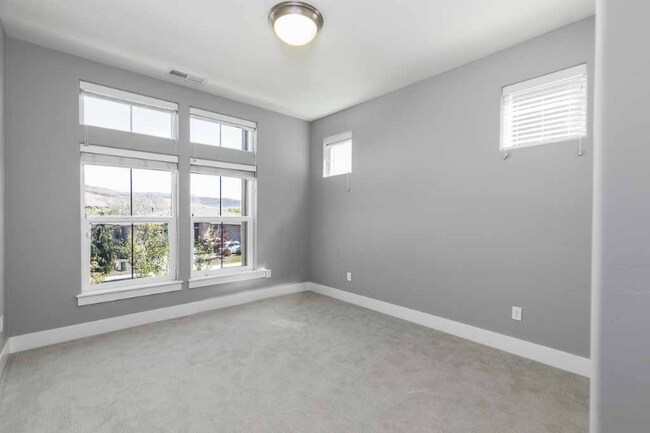 Building Photo - 3747 S Harris Ranch Ave
