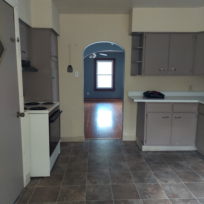 Building Photo - 1030 Bond St