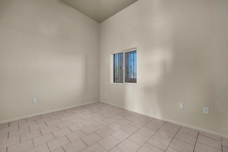 Building Photo - 5869 S Figueroa St