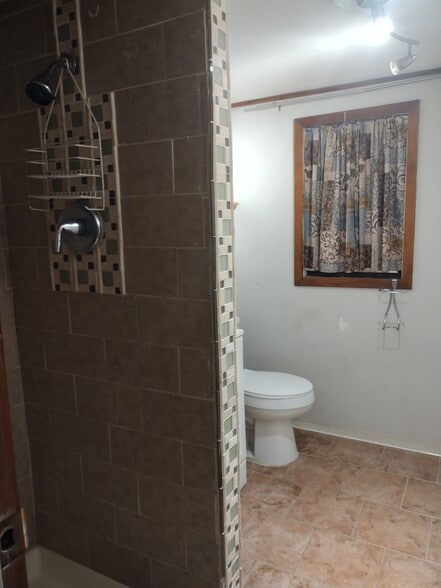 Building Photo - 418 Mercury Dr