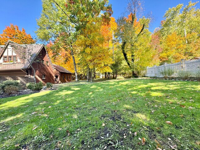 Building Photo - 3085 Fairmount Blvd