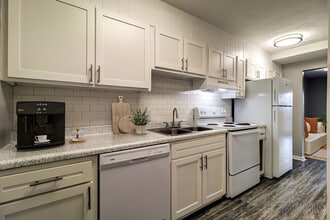 Building Photo - Villas On Mercer