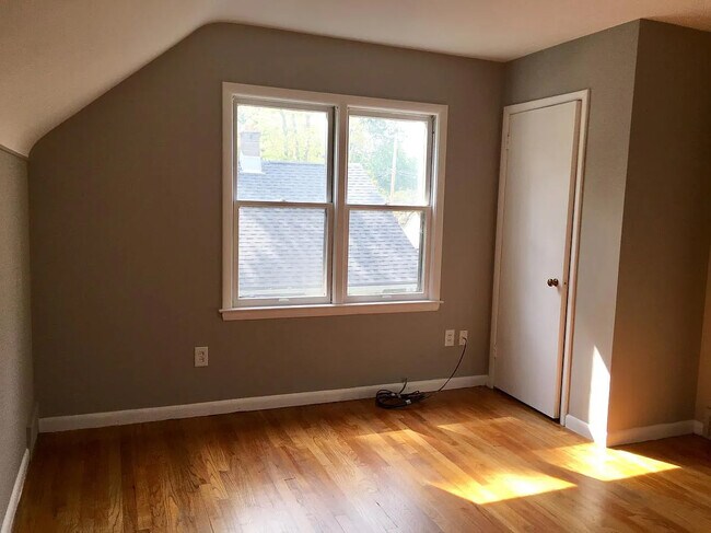 Building Photo - 828 Leroy St