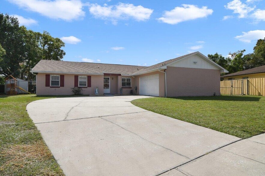 Primary Photo - 113 Sandalwood Way