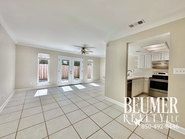 Building Photo - Charming 2 bedroom, 2.5 bath townhome for rent in SW Pensacola!