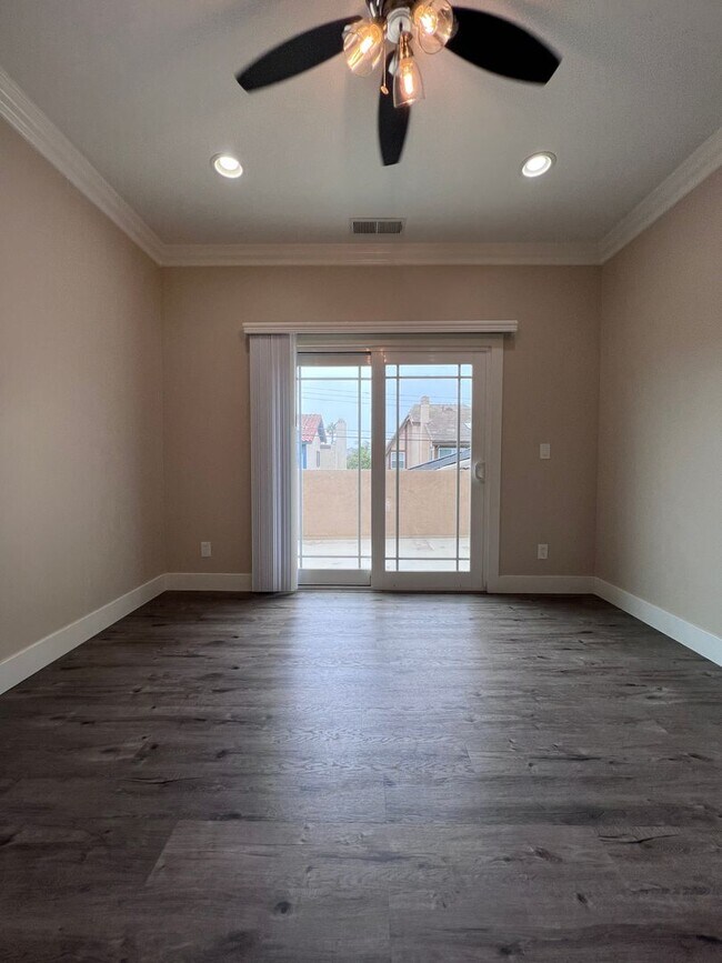 Building Photo - NEW AC - Bright & Spacious Single-Family Home with Pool
