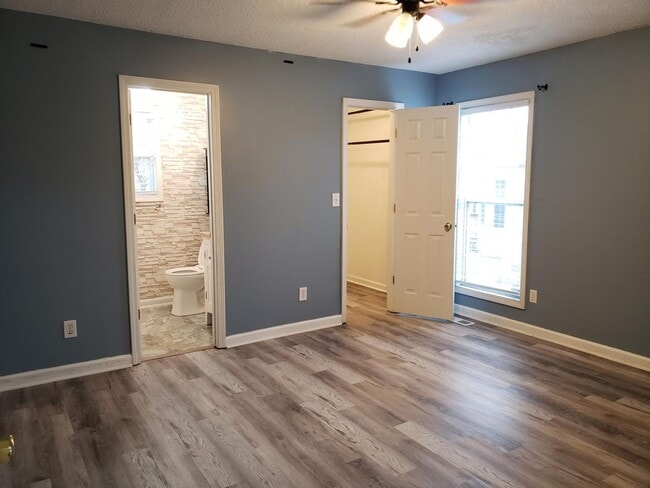 Building Photo - Close to Post! No Carpet! Lovely 3 Bed/2 Bath fenced in backyard!