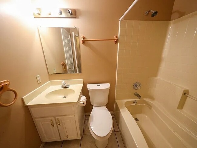 Building Photo - 2116 Harris Dr