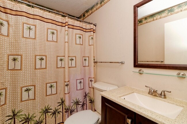 Building Photo - Furnished 2BR/2BA on Hilton Head - Fourth of July Special: $400 Off First Month's Rent