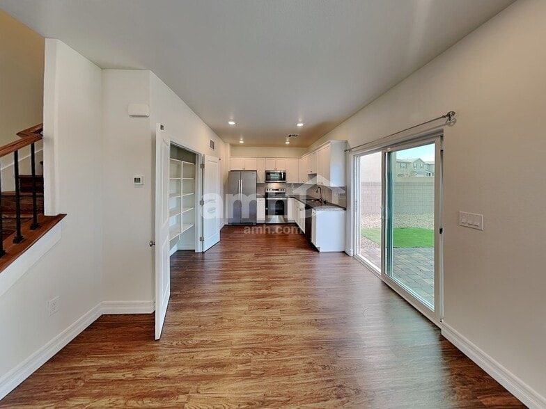 Building Photo - 4719 Tree Swing St