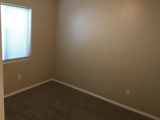 Building Photo - 3138 SW Newberry Ave