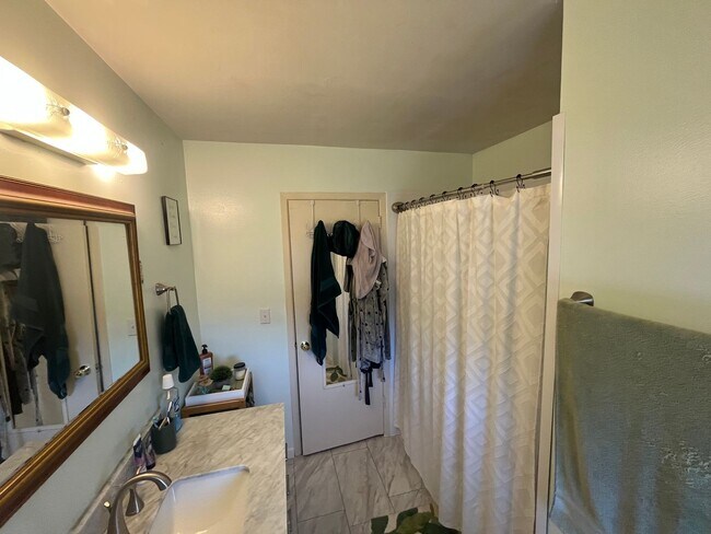 Building Photo - 265 View St