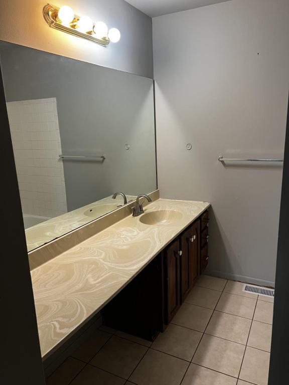 Building Photo - 5623 Santa Barbara Dr