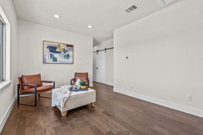 Building Photo - 600 Melba St