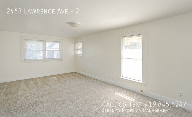 Building Photo - 2463 Lawrence Ave