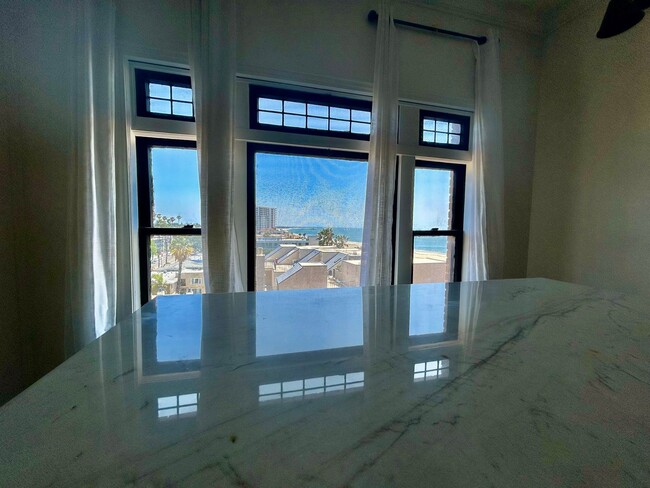 Building Photo - 7th Floor Studio Condo in Historic Buildin...