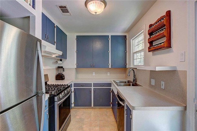 Building Photo - 1803 Romeria Dr