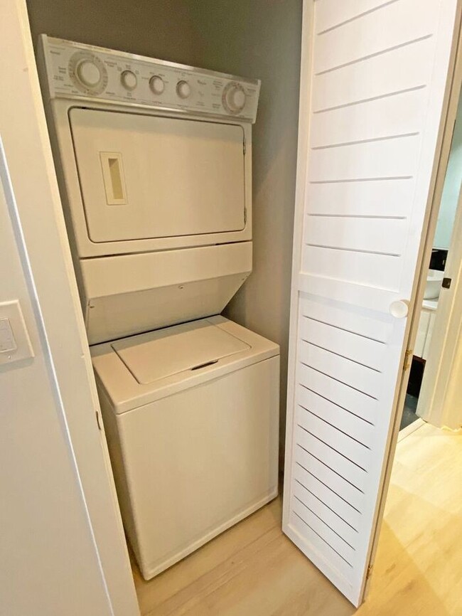 Building Photo - LUXURY Living at Santana Row! Private Cond...