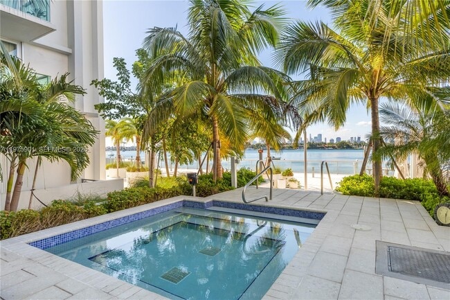 Building Photo - 1000 West Ave