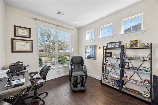 Building Photo - 604 Shoreline Ridge Dr