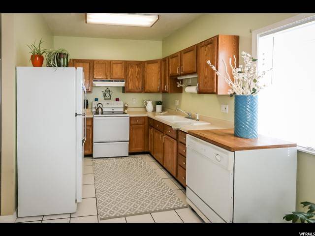 Kitchen - 650 Egli Ct