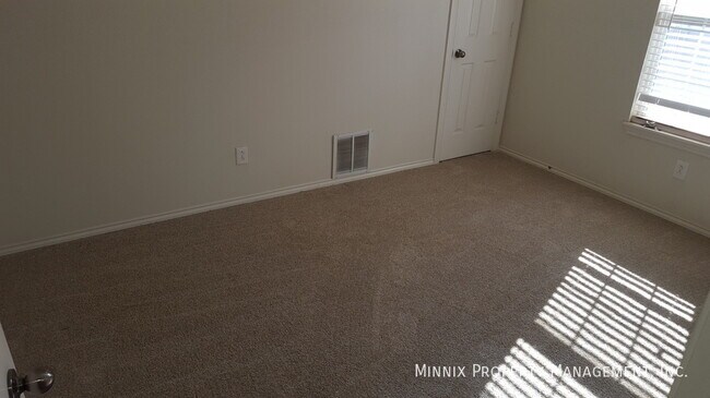 Building Photo - 1002 Osh Kosh Ave. (FS)-