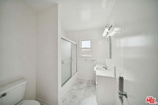 Building Photo - 5329 Vantage Ave