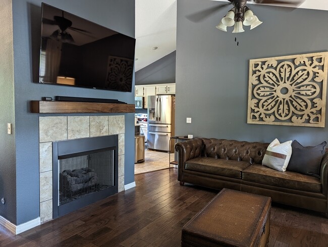 Building Photo - 22 Lyndhurst Dr