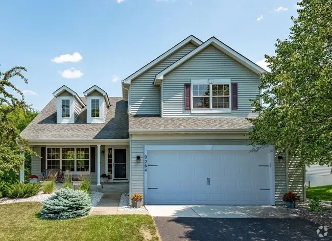 Building Photo - 9264 Peony Ln N