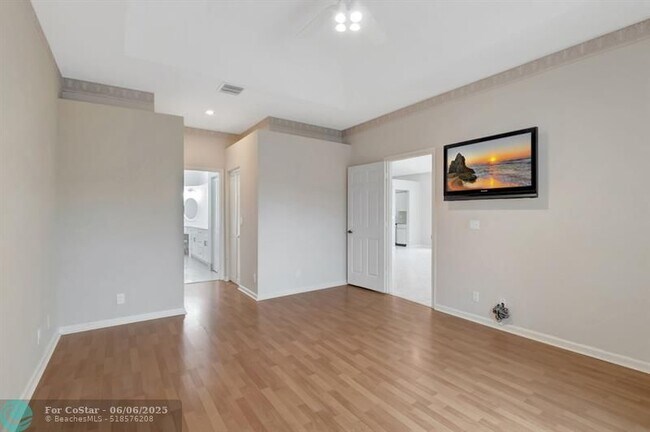 Building Photo - 11081 Springbrook Cir