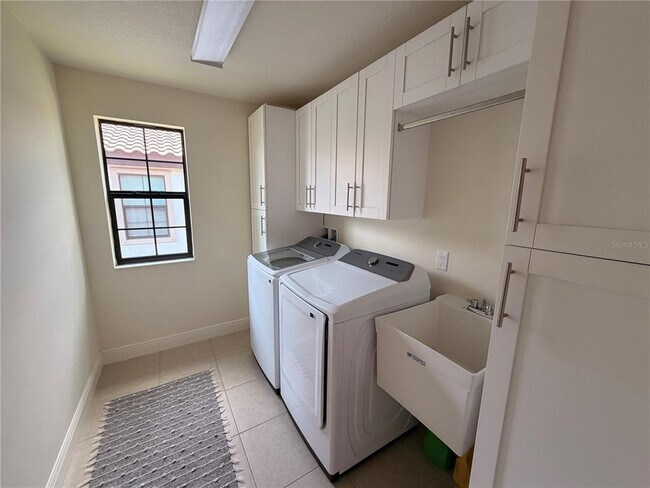 Building Photo - 12798 Munro Ln