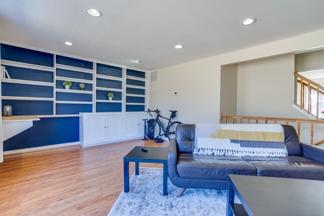 Building Photo - 7913 Central Park Cir