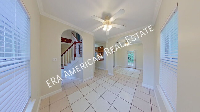Building Photo - 3884 Mesa Rd