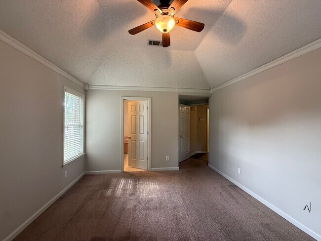 Building Photo - 3 bed, 2 bath in Arlington/Lakeland area