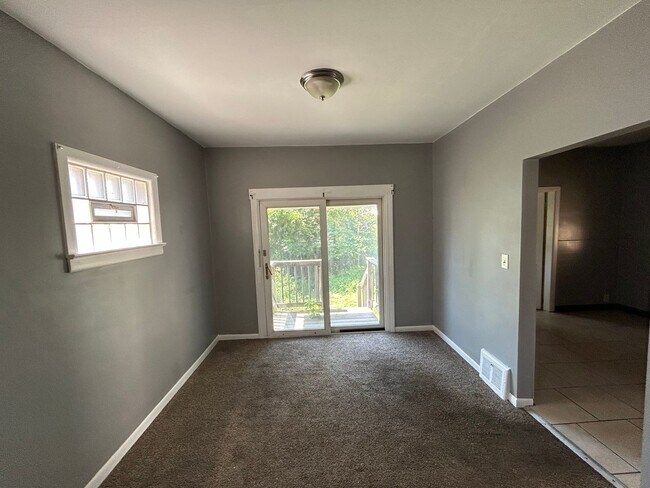 Building Photo - 2 bed 1 bath single family in Garfield