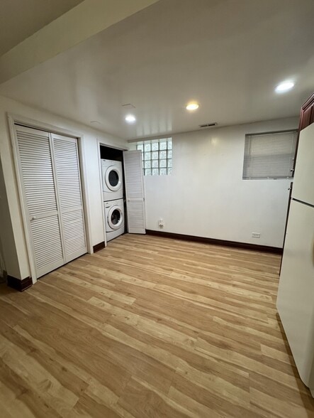 Building Photo - 1809 N Hermitage Ave