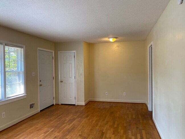 Building Photo - RENT SPECIAL! Large Brick home on UNCW bik...