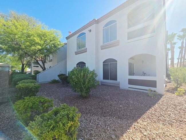 Building Photo - CHARMING 2BD/2BA CONDO IN HENDERSON! W/ COMMUNITY POOL