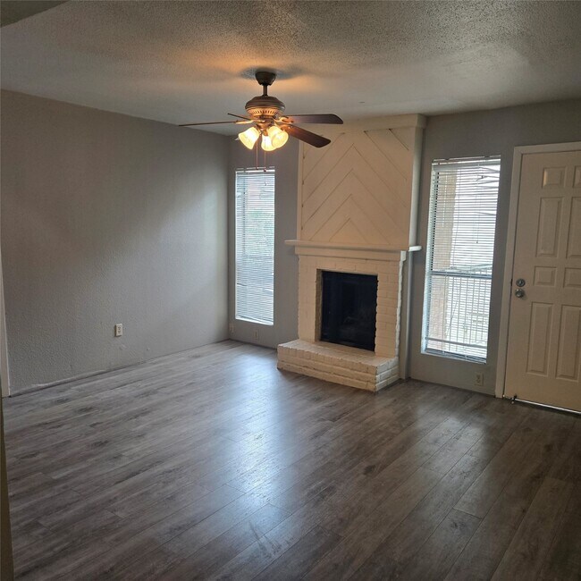 Primary Photo - 2100 Wilcrest Dr