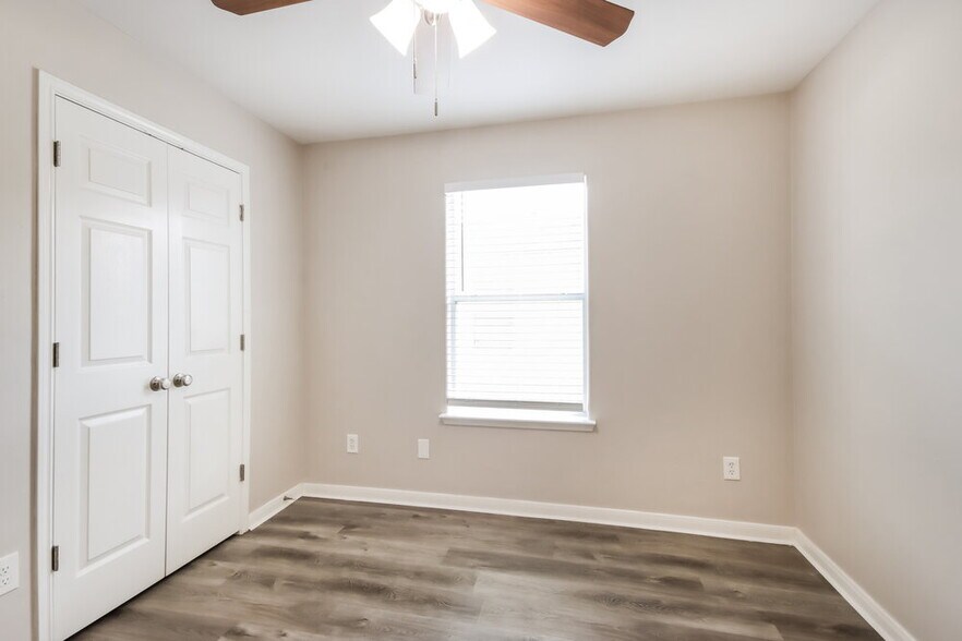 Building Photo - 28923 Village Creek Loop