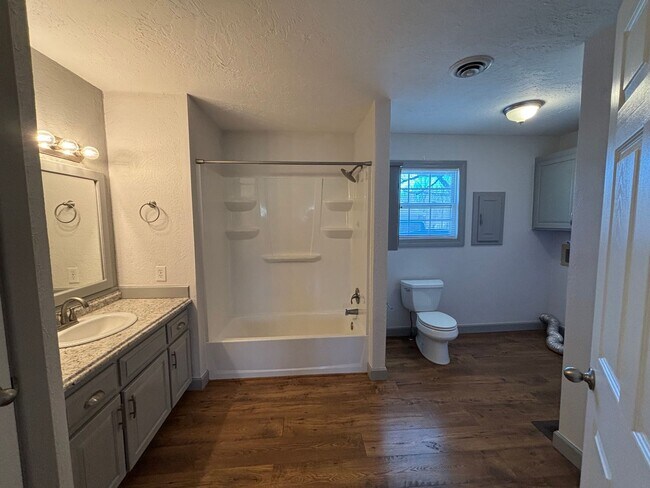 Building Photo - CUTE 1 Bedroom 1 Bathroom Home available NOW in NIXA!!