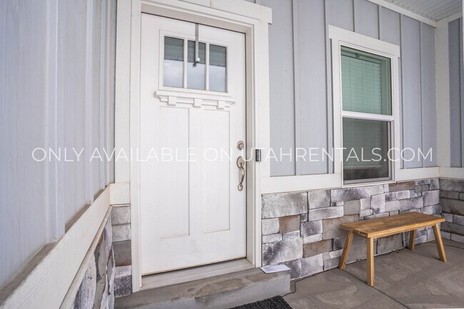 Building Photo - 472 S 230 W