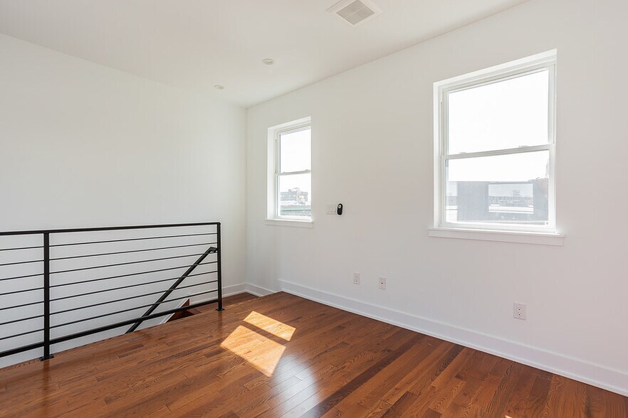 Building Photo - 146 W Wildey St