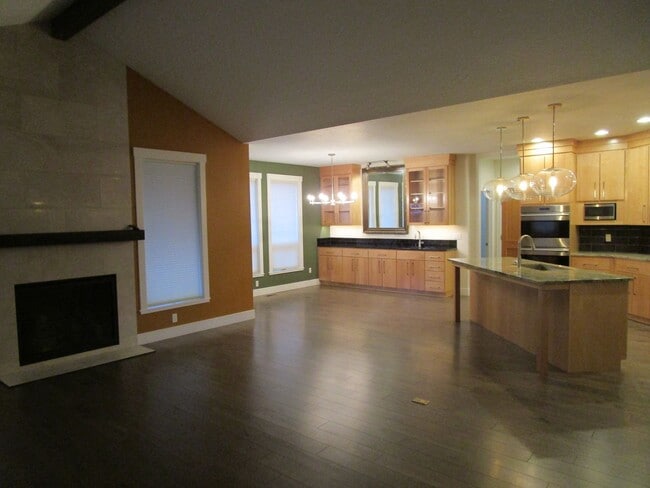 Building Photo - Custom Home in Crystal Springs Subdivision - Available Now!