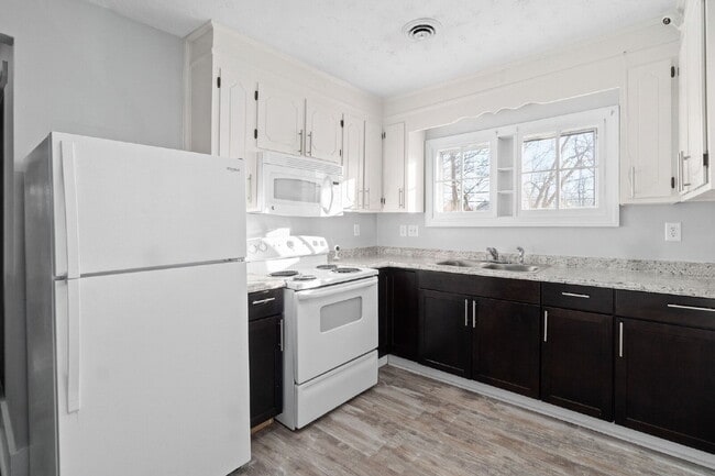 Building Photo - Charming 2 Bed, 1 Bath Clarksville Rental ...