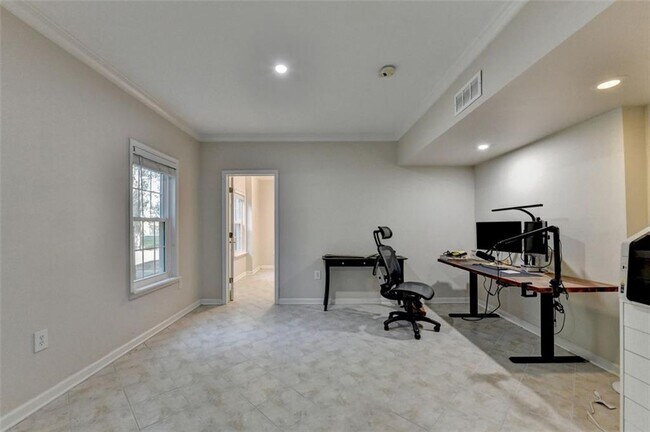 Building Photo - 355 Gaines Oak Way