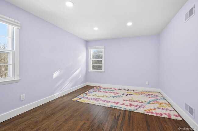 Building Photo - 7 Rural Dr