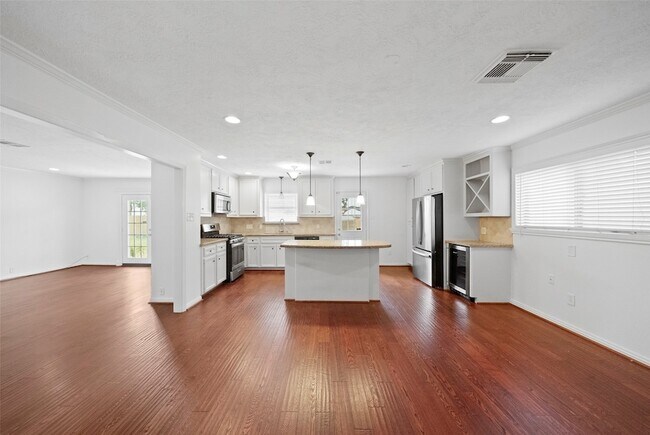 Building Photo - 2226 Droxford Dr