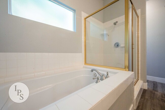 Building Photo - NorthWest Fresno Home, 3BR/2BA, Built 2005...