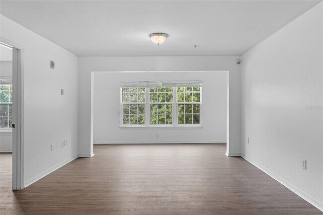 Building Photo - 5459 Vineland Rd